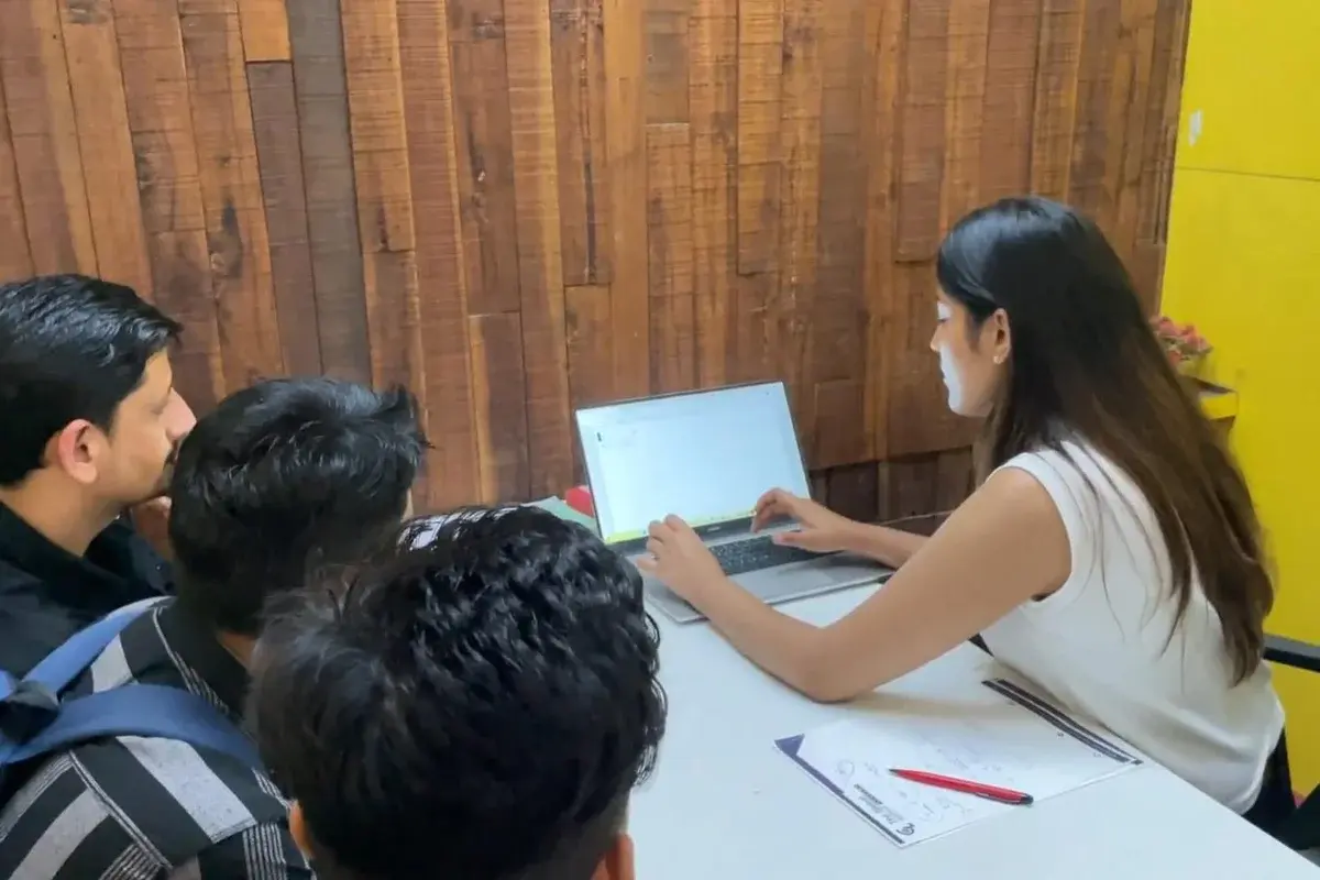 Interactive Small-Batch German Classroom